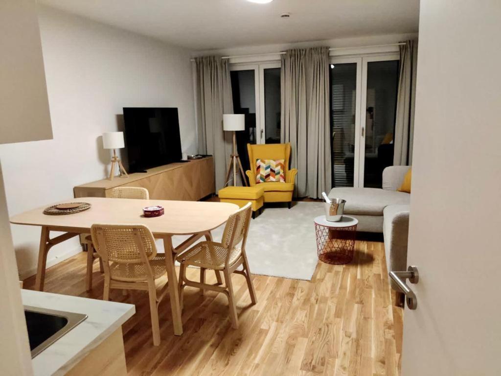 Neue Stillvolle Wohnung Im Steinbach Palais, Ideale Lage باد سارو المظهر الخارجي الصورة